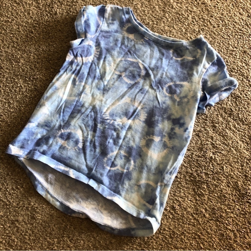 Old Navy blue heart tie dye softest short sleeve tee in size XS